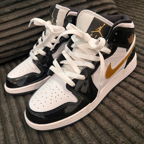 Never Worn. New Condition. No Box But Completely New. Size 6.5 In Boys, 8 In Women’s Jordans Air Force 1, Tenis Jordan 1, Jordan 1s Black, Jordans For Women, Tenis Nike Jordan, Jordans Aesthetic, Estilo Nike, Tenis Jordan, Hoop Shoes