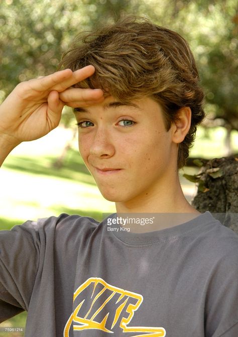 15-year-old Jeremy Sumpter in 2004. Jeremy Sumpter Peter Pan, Peter Pan Movie, Jeremy Sumpter, Peter Pan Disney, Peter And Wendy, Character Inspiration Male, Guys And Girls, Peter Pan, Celebrity Crush