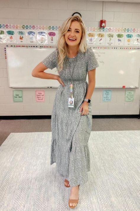 The best teacher dresses that will keep you comfortable and stylish in your classroom this year. Plus, ideas to style them! Teacher Outfit Dress, Womens Teacher Outfits, Teacher Dresses Elementary, Comfortable Professional Outfits, Professional Dress Outfits, Teacher Spring Outfits, Teacher Dress Outfits, Cute Teacher Outfits Elementary, Dresses For Teachers