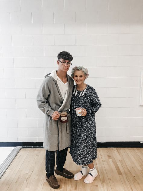 Old People Theme Party Ideas, Old People Halloween Costumes, Old People Outfits, Old Couple Costume, Old People Party Theme, Senior Citizen Day Spirit Week, Senior Citizen Costume, Old People Costume, Easy Diy Couples Costumes