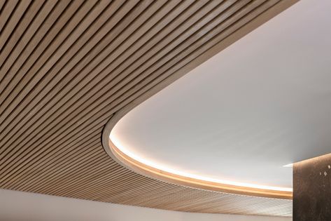 Gallery of ZENTRAL Café Restaurant / Messner Architects - 6 Trendy Ceiling Design, Cove Ceiling, Office Ceiling, Ceiling Design Ideas, Cove Lighting, Ceiling Design Modern, Ceiling Detail, Ceiling Treatments, Wooden Ceilings