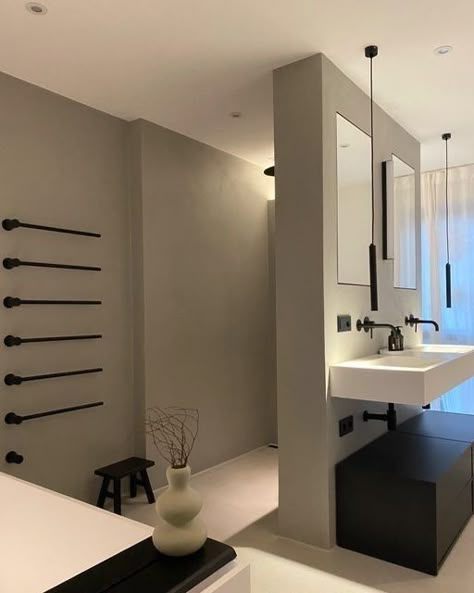 White Black Bathroom, Bad Modern, Bad Inspo, Sleek Bathroom, Clean Bathroom, Bathroom Redesign, Bathroom Inspiration Decor, Dream House Rooms, Bathroom Design Luxury