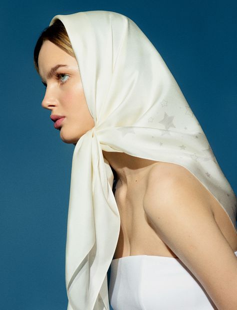 Total White x Oliz on Behance Headscarf Photoshoot, Scarf Campaign, Scarves Photography, White Head Scarf, Scarf Fashion Photography, Aesthetic Project, Scarf Photography, Maternity Photography Studio, Styling Clothes