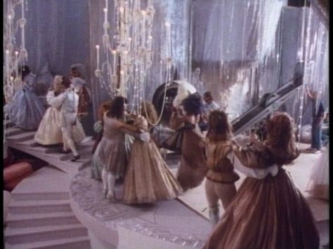 Labyrinth Wedding, Labyrinth Party, Ball Gown Costume, Labyrinth Aesthetic, Labyrinth Costume, Labyrinth Masquerade, Labyrinth Ball, Jim Henson Labyrinth, Labyrinth 1986