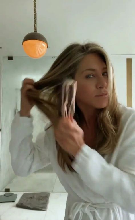 Jennifer Aniston Selfie, Jeniffer Aniston, Selfie Picture, Jennifer Aniston Style, Jennifer Aniston Hot, Jen Aniston, Doctor Picture, New Photo Download, Rachel Green