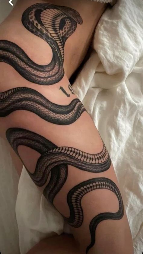 Tattoo Bein Frau, Cobra Tattoo, Hip Thigh Tattoos, Snake Tattoos, Snake Tattoo Design, Wicked Tattoos, Hip Tattoos Women, Inspiration Tattoos, Stylist Tattoos