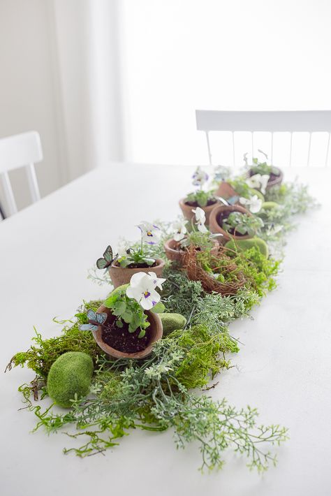 Spring Table Centerpieces, Moss Centerpieces, Easter Table Settings, Spring Centerpiece, Easter Tablescapes, Spring Tablescapes, Spring Table, Friends Happy, Front Porch Christmas Decor