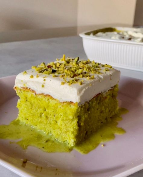 PISTACHIO MILK CAKE RECIPE - My Big Fat Halal Blog Pistachio Milk Cake, Pistachio Pudding Cake, Milk Cake Recipe, Pistachio Cake Recipe, Pistachio Milk, Delish Cakes, Pistachio Dessert, Powdered Food Coloring, Pistachio Recipes