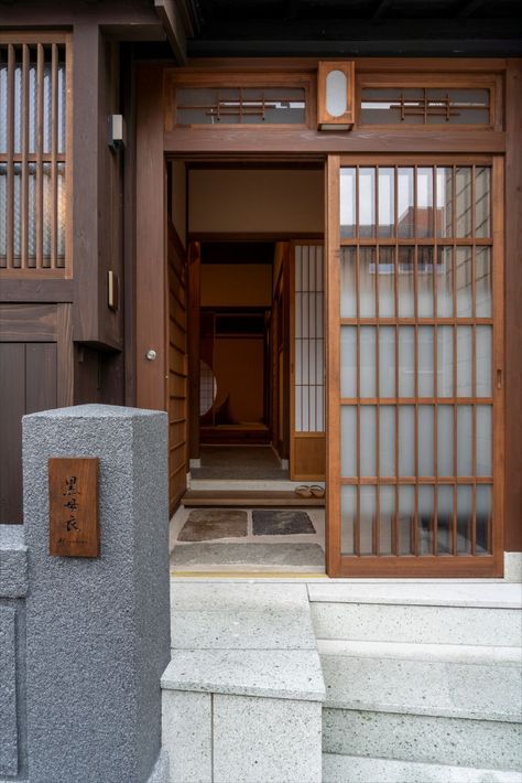 An inviting ‘genkan’ (entrance) of a traditional Japanese machiya house. We love the atmosphere that these 'genkan' create when warmly lit by the sun. This traditional machiya townhouse is located near the Asano River & Kazue Chaya Tea District in Kanazawa, Japan.

Rent this entire Japanese townhouse during your next visit to Japan. 

MACHIYA RESIDENCE INN Kanazawa - 'Kurohoro' Machiya House Entrance Japanese Style, Japan Window Design, Japanese Townhouse Plan, Genkan Entrance Modern, Modern Genkan, Japanese Door Design, Japanese Front Door, Japanese Genkan, Japanese Window Design