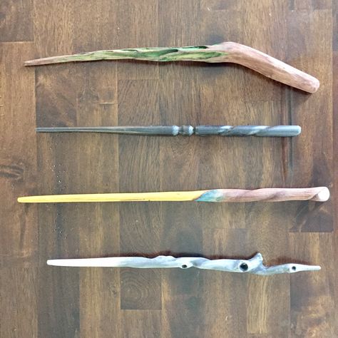 Hand made Harry Potter wands. More “how to” on my blog. Homemade Wands, Newt Scamander Costume, Hogwarts School Supplies, Wand Designs, Harry Potter Universe, Driftwood Ideas, About Harry Potter, Pagan Crafts, Diy Wand