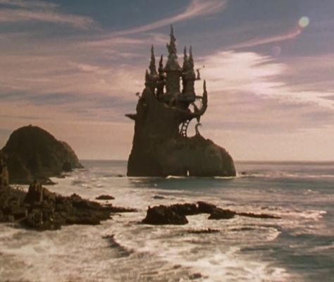 Floop's castle from Spy Kids. such an interesting place. Spy Kids Aesthetic, Floop Spy Kids, Spy Kids Movie, Movie References, Kids Castle, Christian Birthday, Movie Aesthetic, Interesting Place, Hidden Figures