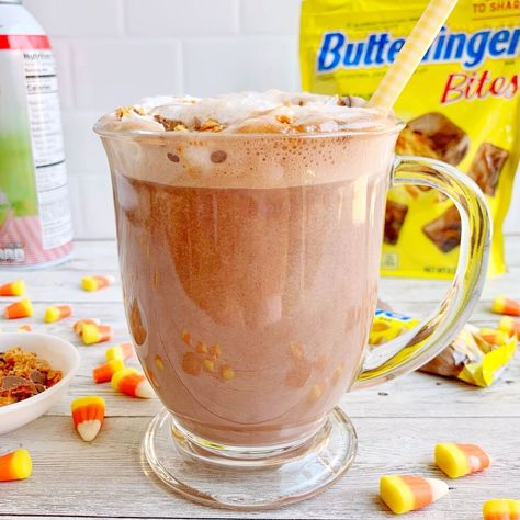 Today, we're making Butterfinger Hot Chocolate! This rich and chocolately drink is so warm and comforting. It's loaded with peanut butter. And, it tastes just like a Butterfinger candy bar thanks to a surprise (somewhat controversial) ingredient.So, let's get into it!This drink is a one pot, super fast, low effort recipe. Toss everything in a saucepan, whisk, and enjoy. That's it! And, though today's recipe only makes one serving, it's very easily doubled/tripled/quadrupled to be abl… Cocoa Mix Recipe, Hot Cocoa Mix Recipe, Butterfinger Candy, Gluten Free Candy, Hot Cocoa Mix, Sugar Free Vegan, Hot Cocoa Mixes, Dessert Dips, Peanut Butter Lovers