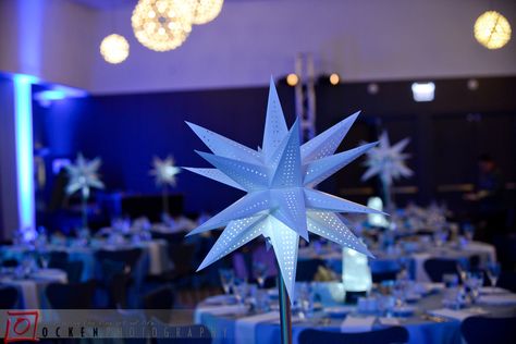 Illuminated Stars Star Centerpieces Diy, Carnaval Ideas, Night To Shine, Winter Wedding Decor, Star Centerpieces, My Church, Winter Wedding Decorations, Sparkling Stars, Star Party