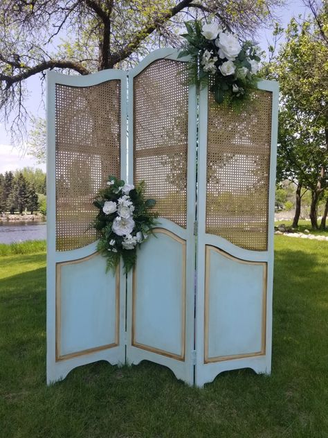 Wedding Bifold Doors, Folding Screen Backdrop, Room Divider Wedding, Craft Booths, Door Backdrops, Boho Backdrop, Sunrise Wallpaper, Rustic Wedding Backdrops, Wedding Doors