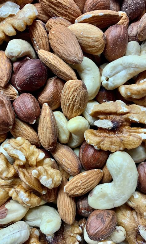 Ореховая смесь Mixed Nuts Aesthetic, Nuts Aesthetic, Nuts Photography, Cupcake Recipes Uk, Organic Dinner Recipes, Aesthetic Food Pictures, Organic Dinner, Dried Fruit Mix, Brazil Nuts