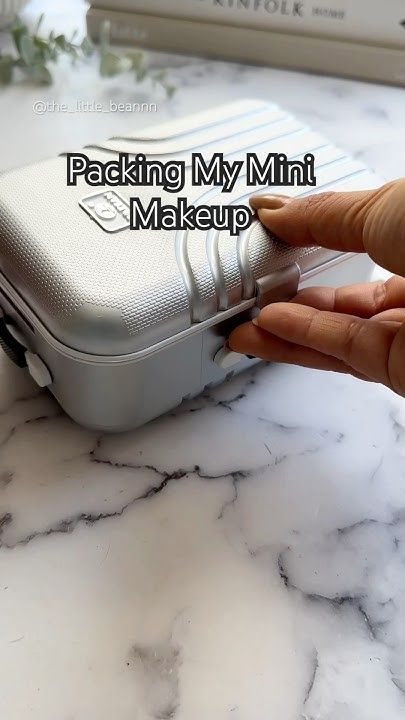 How many did you count👀 #minimakeup #cuteshorts #whatsinmybag #makeupcollection #beautyhaul Make Up Kit List, Mini Things Aesthetic, Mini Self Care Kit, Mini Makeup Products, Mini Bag Pack, Mini Makeup Kit, Mini Bag Diy, Origami Cute, Mini Emergency Kit