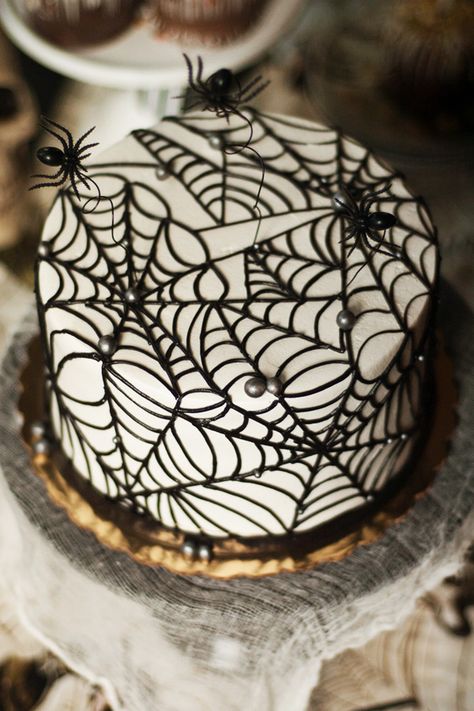 {Creepy & Elegant} Witches Brew Halloween Party // Hostess with the Mostess® Overcoat Woman, Spider Web Cake, Scary Halloween Food, Biscuits Halloween, Menu Halloween, Halloween Wedding Cakes, Plaid Overcoat, Dessert Halloween, Halloween Punch