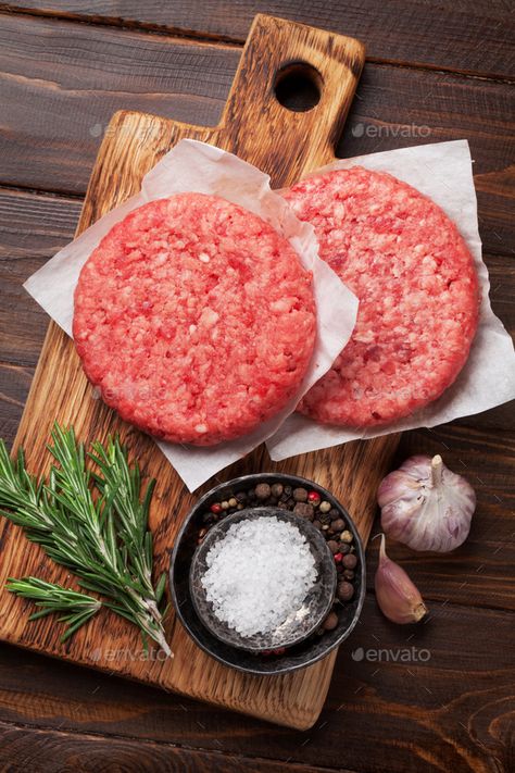 Home Made Burgers, Bacon Burger Recipes, Grill Burgers, Raw Beef, Beet Burger, Sauce For Salmon, Best Burger Recipe, Beef Ground, Minced Beef