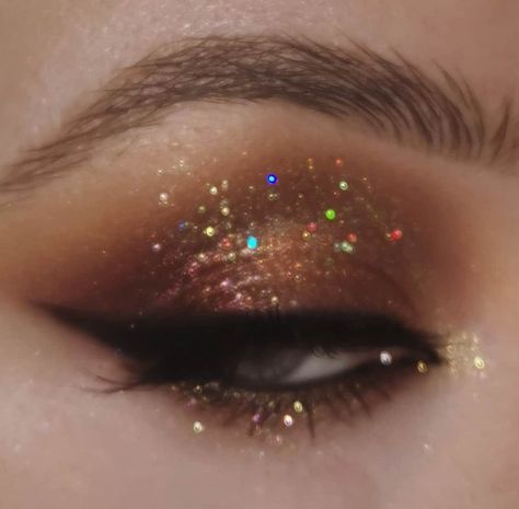 Makeup Winter, Make Up Designs, Witch Style, Concert Makeup, Fun Makeup, Rave Makeup, Silver Birthday, Swag Makeup, Celestial Wedding