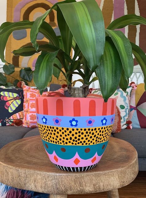 Painting Ideas Pots, Painting A Plant Pot, Painted Pots Diy Creative, Cute Flower Pot Painting Ideas, Painting Plant Pots Ideas, Pot Painting Ideas Creative, Plant Pot Painting Ideas, Eclectic Crafts, Flower Pot Designs