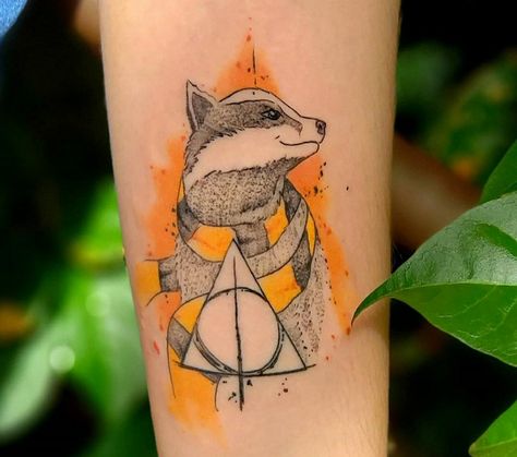 Harry Potter Hufflepuff Tattoo, Potterhead Tattoo, Hufflepuff Tattoo Ideas, Niffler Tattoo, Hufflepuff Tattoo, Tiny Harry Potter Tattoos, Slytherin Tattoo, Badger Tattoo, Hogwarts Tattoo