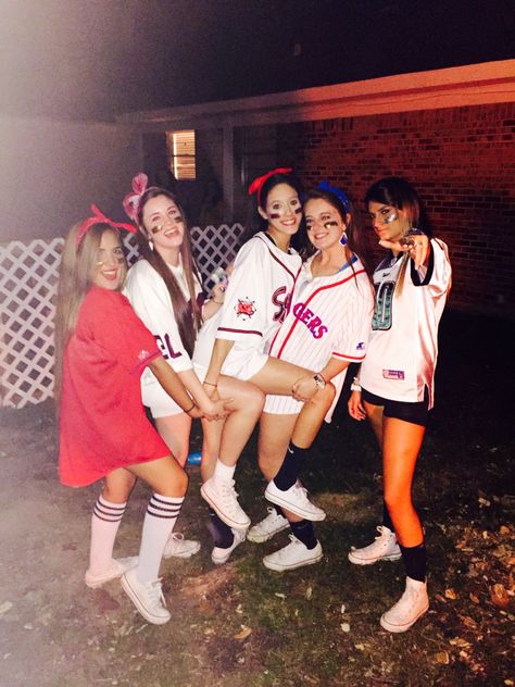 Cute Halloween outfit! Baseball babes Baseball Costume Ideas, Baseball Halloween Costumes For Women, Cute Baseball Halloween Costumes, Twilight Baseball Costume, Baseball Costume, Baseball Halloween, Halloween Baseball Costume, Baseball Halloween Costume, Baseball Player Costume