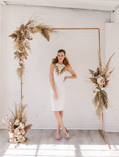 Triangle Pergola, Ceremony Arbour, Ruangan Studio, Pergola Diy, Tafel Decor, Diy Wedding Backdrop, Pampas Grass Decor, Wedding Arbour, Grass Wedding