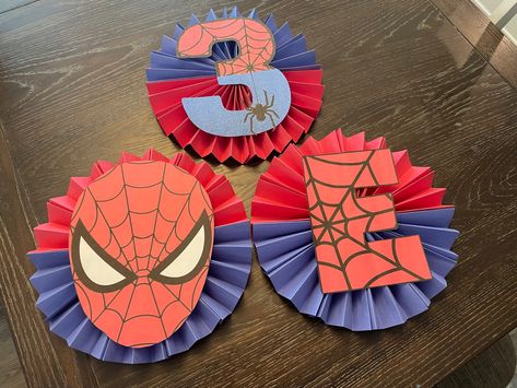 Diy Spiderman Decorations Birthdays, Diy Spidey Birthday Decor, Spiderman Diy Decorations, Spiderman Birthday Party Decorations Diy Free Printable, Spiderman Streamer Ideas, Diy Spiderman Decorations, Diy Spiderman Birthday Party, Spider-man Table Centerpieces, Spider-man And His Amazing Friends Birthday Ideas