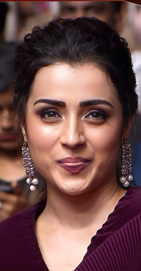 Trisha Actress, Bra Photos, Trisha Krishnan, Bridal Hair Buns, Actress Without Makeup, Indian Actress Hot Pics, Eyes Lips, Desi Beauty, A A