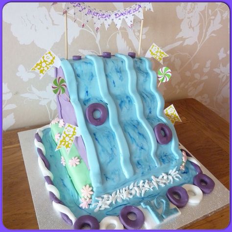 Water slide cake Waterslide Birthday Cake, Water Slide Cake, Water Slide Party Ideas, Waterslide Cake, Water Birthday, Pool Party Cakes, Rose Birthday, Playground Slide, Rosé Birthday