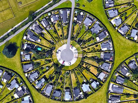 Circle Garden, Frank Lloyd Wright Design, Travel Film, New Garden, Better Homes And Garden, Drone Photos, Garden City, City Design, Birds Eye View