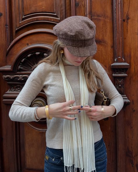 baker hat outfit, baker hat outfits woman, baker hat styling Newsboy Hat Aesthetic, Baker Cap Outfit, Paper Boy Hat Women Outfit, Breton Hat Outfit, Paperboy Hat Outfit Women, Paperboy Hat Outfit, Newsboy Cap Outfit, Baker Hat Outfit, Newsboy Hat Outfit