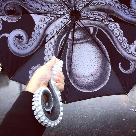 Kraken umbrella Jasmine Diy, Octopus Cake, Octopus Squid, The Kraken, Octopus Art, Cthulhu, Kraken, Cool Gadgets, Sea Creatures