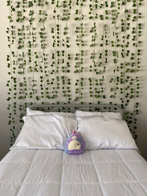 Aethstetic Small Bedroom Ideas, Room Aethstetic Ideas, Pokój Astetic, Clean Aethstetic, Astetic Bedrooms Ideas, Katie Fang Room Tour, Astetic Room Ideas For Teens, Astetic Room Ideas, Room Tour Aesthetic