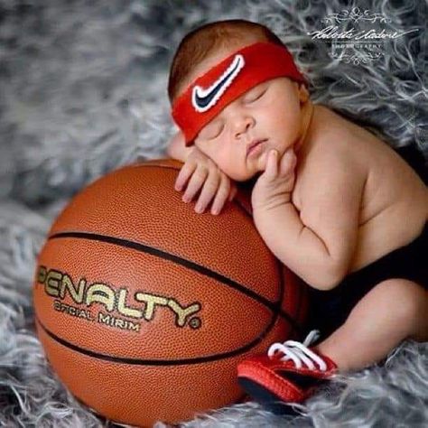 Basketball Baby Pictures, Ball Pictures, Baby Boy Newborn Pictures, Basketball Baby, Foto Newborn, Newborn Photography Boy, Prints Photography, Baby Boy Pictures, Newborn Baby Photoshoot