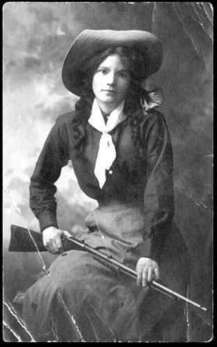 Western 6 Old West Photos, Serial Experiments Lain, The Deep South, Annie Oakley, Postal Vintage, Wilde Westen, Into The West, Cowboy Girl, Cowgirl Art