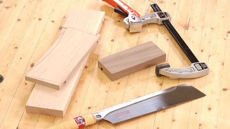 Master woodworker Tom Caspar explains how to use a handsaw to make accurate cross cuts. Pegboard Shelves, Router Techniques, Hand Held Router, Table Saw Fence, Table Saw Jigs, Dovetail Jig, Pressure Treated Wood, Woodworking Inspiration, Dovetail Joinery