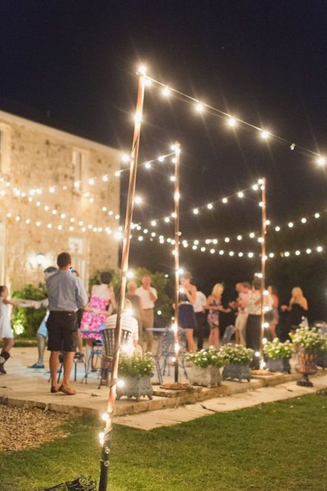 Rustic String Bistro Lights Wedding Decor Ideas / http://www.himisspuff.com/string-bistro-lights-wedding-ideas/2/ Wedding Supper, Truck Garden, Outdoor Restaurant Patio, Backyard Wedding Lighting, Wedding Reception Lighting, Deco Champetre, Alpine Plants, Modern Wedding Inspiration, Garden Types