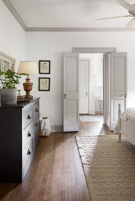 White Walls Darker Trim, Light Walls Darker Trim, Grey Walls White Trim, Bedroom Paint Colors Grey, Wall Decor Master, Gray Decor, Bedroom Gray, Dark Trim, Light Grey Walls