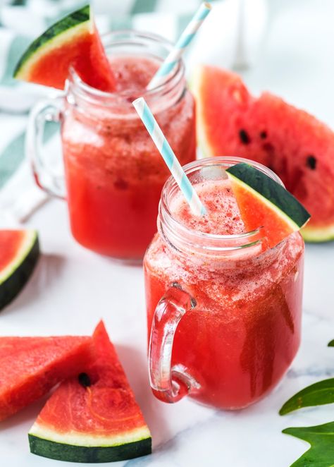 Watermelon Shake, Resep Smoothie, Fizzy Drink, Watermelon Juice, Strawberry Smoothie, Idee Pasto Sano, Healthy Smoothie, Smoothie Recipes Healthy, Frappe