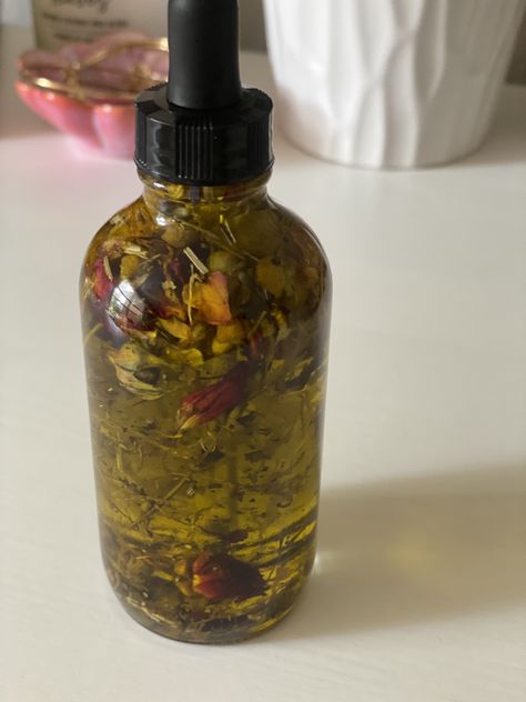 Hair Oils Aesthetic, Hair Oil Homemade, Hair Oiling Aesthetic, Hair Growth Aesthetic, Hair Oil Business, Hair Oil Aesthetic, Oils Aesthetic, Herbal Hair Growth Oil, Massage Oils Recipe