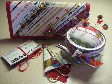 Recycle Gifts, Foldover Bag, Easy Patterns, Needle Book, Quilt Making, Simple Patterns, Pin Cushions, Quilting Projects, Quilt Patterns