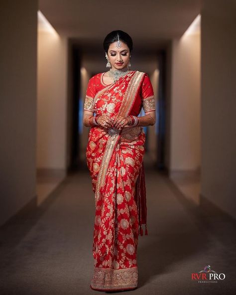 30 Real Brides Who Donned Red Bridal Saree For Their Wedding Day! | ShaadiSaga Bridal Saree Designs, Red Bridal Saree, Red Saree Wedding, Red Saree Blouse, Red Sarees, Indian Wedding Bride, Bridal Sarees South Indian, Wedding Lehenga Designs, Indian Bride Outfits