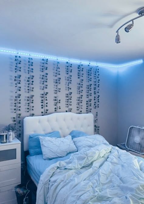 Light Blue Room Color Scheme, Light Blue Painted Bedroom, Blue Aesthetic Room Ideas Bedrooms, Light Blue Bedroom Ideas For Teens, Cute Blue Room Ideas, Blue Themed Room Aesthetic, Stitch Bedroom Ideas For Teens, Sky Blue Bedroom Ideas, Aesthetic Bedroom Blue