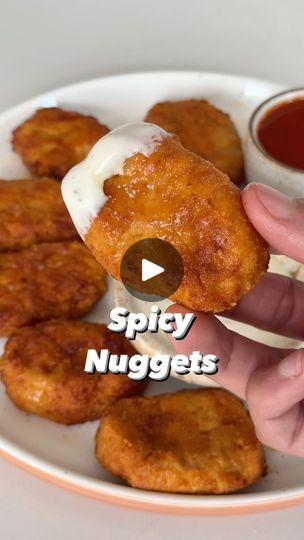 161K views · 1.2K reactions | HIGH PROTEIN, LOW CALORIE Spicy Chicken Nuggets 🤤 Macros (for 4 nuggets) ⬇️ 277 calories 38g protein 11g carb 10g fat Ingredients for 4 servings (16 nuggets) ⬇️ Marinade ⬇️ 1lb ground chicken 1/2 tsp salt 1/2 tsp garlic powder 1/2 tsp paprika 1/2 tsp cayenne 1 tosp hot sauce Dry mixture ⬇️ 100g cheese protein chips (quest, atkins, etc) 21g corn flakes 1 tosp baking powder ➡️ crush or blend for better coverage ➡️ air fry 8-10 minutes, 375 degrees #chicken #chickennuggets #spicynuggets #easyrecipe #macrofriendly #mealprep #caloriedeficit #food #healthy #recipe #easyrecipe #weightloss #fatloss #lowcalorie #highprotein #gym #fitness #nutrition #doosi #doosifit | doosifit | doosifit · Original audio Spicy Chicken Nuggets, Protein Chips, High Protein Low Calorie, Corn Flakes, Hot Spicy, Calorie Deficit, Ground Chicken, Air Fry, Food Healthy