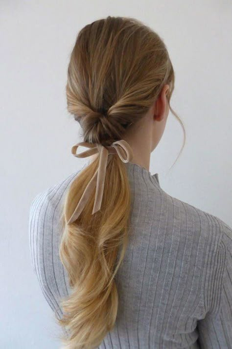 28 Hairstyles That’ll Look Gorgeous With Your Easter Hat: Inside-Out Ponytail Southern Hair, Easter Hat, Ribbon Hairstyle, Peinados Fáciles Para Cabello Corto, Holiday Hairstyles, Low Ponytail, Hair Dos, Beach Waves, Perfect Hair