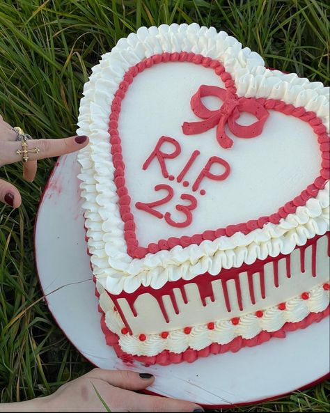 23 Birthday Cake, 24th Birthday Cake, Horror Cake, Alice Pagani, Ugly Cakes, Red Birthday Party, 20 Birthday Cake, Birthday Ideas For Her, Funny Birthday Cakes