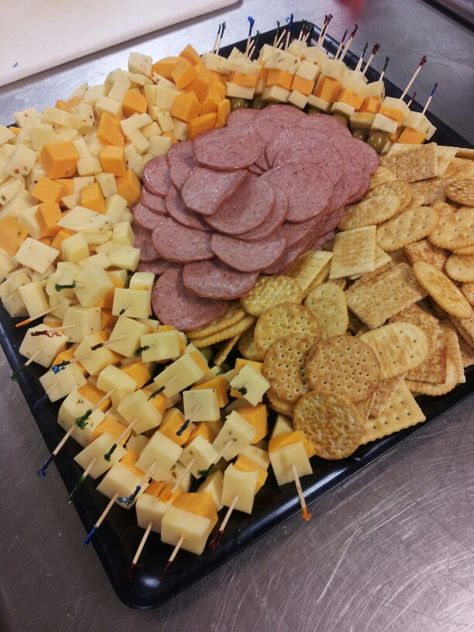 Love the cheese stackers.Now that's a cheese, cracker, and sausage tray for ya... Sausage Appetizer Recipes, Sausage Platter, Cheese And Cracker Platter, Cheese And Cracker Tray, Meat And Cheese Tray, Cheese Trays, Meat Appetizers, Veggie Tray, Party Platters