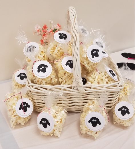 Lamb Baby Shower Theme, Eid Ul Adha Crafts, Diy Eid Gifts, Baby Lamb Baby Shower, Farm Themed Birthday Party, Eid Crafts, Easter Decorations Ideas, Baby Lamb