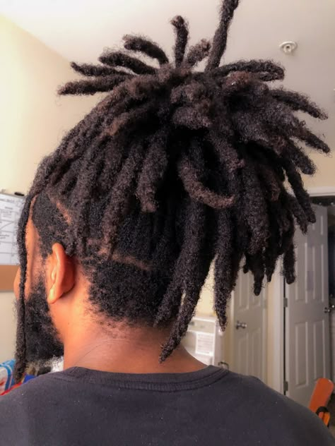 Fluffy Locs Men, Straight Mens Haircut, Thick Locs Men, Loc Styles Men, Black Men With Locs, Male Locs, Locs Aesthetic, Loc Tips, Man With Dreadlocks